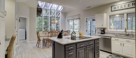 Fridge, microwave, stovetop, dishwasher