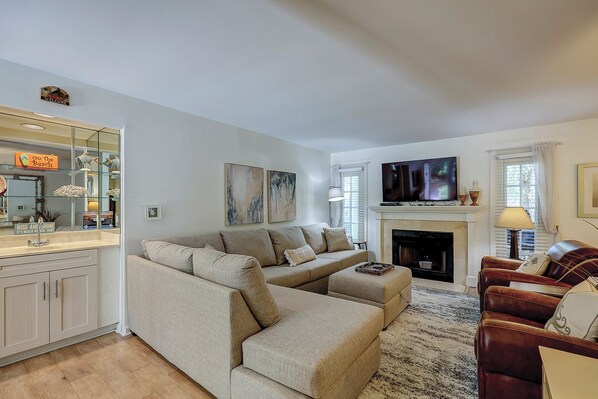 TV, fireplace