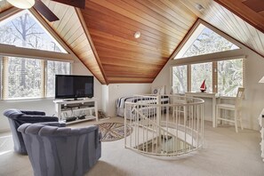 4 bedrooms, iron/ironing board, internet, bed sheets - Sunset Rentals | Off Shore 63 | Dog Friendly (Hilton Head Island)