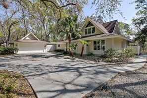 Exterior - Sunset Rentals | Off Shore 63 | Dog Friendly (Hilton Head Island)