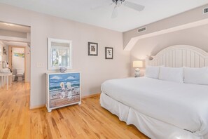 4 slaapkamers, een strijkplank/strijkijzer, gratis wifi, beddengoed