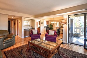 TV - Sunset Rentals | Fazio 4 (Hilton Head)
