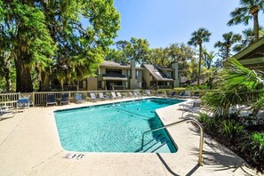 Pool - Sunset Rentals | Fazio 4 (Hilton Head)