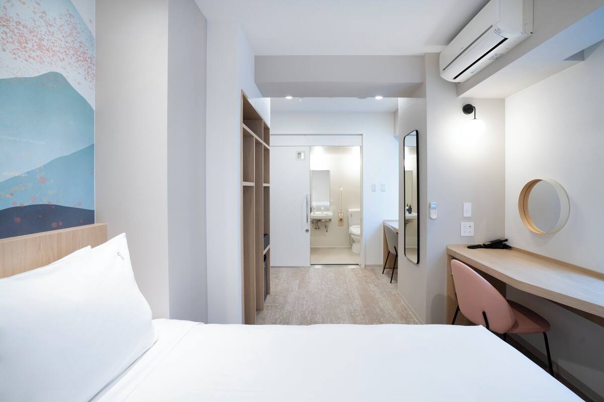 WiFi (free), bed sheets