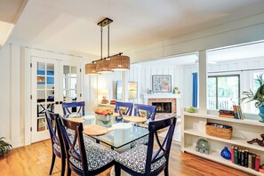 Dining - Sunset Rentals | Beachwalk 109 (Hilton Head Island)