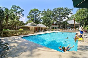 Pool - Sunset Rentals | Beachwalk 109 (Hilton Head Island)