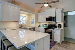 Fridge, microwave, stovetop, dishwasher