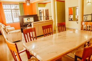 Ilmainen päivittäinen buffetaamiainen 