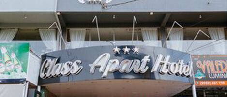 Fachada de la propiedad