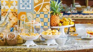 Free daily buffet breakfast