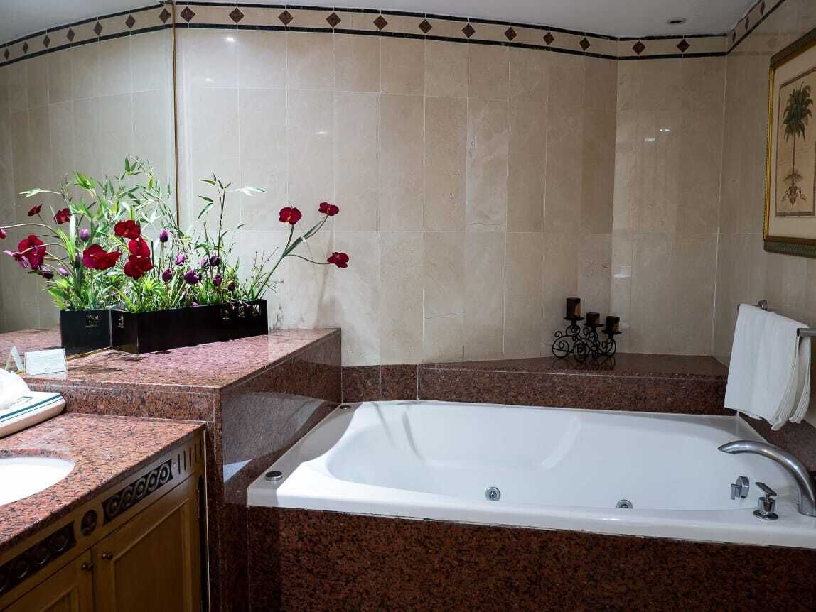 luxury suite, multiple beds, non smoking | bathroom | shower, free toiletries, hair dryer, towels