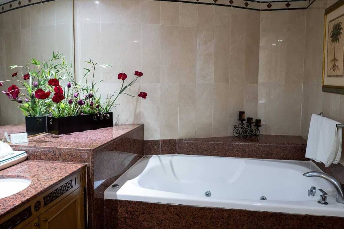 luxury suite, multiple beds, non smoking | bathroom | shower, free toiletries, hair dryer, towels