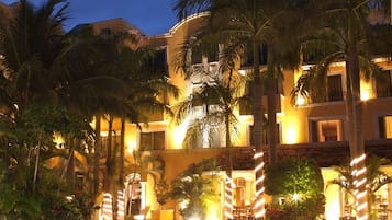 Executive Suite, 1 Katil Raja (King), Non Smoking, Pool View | Teres/patio