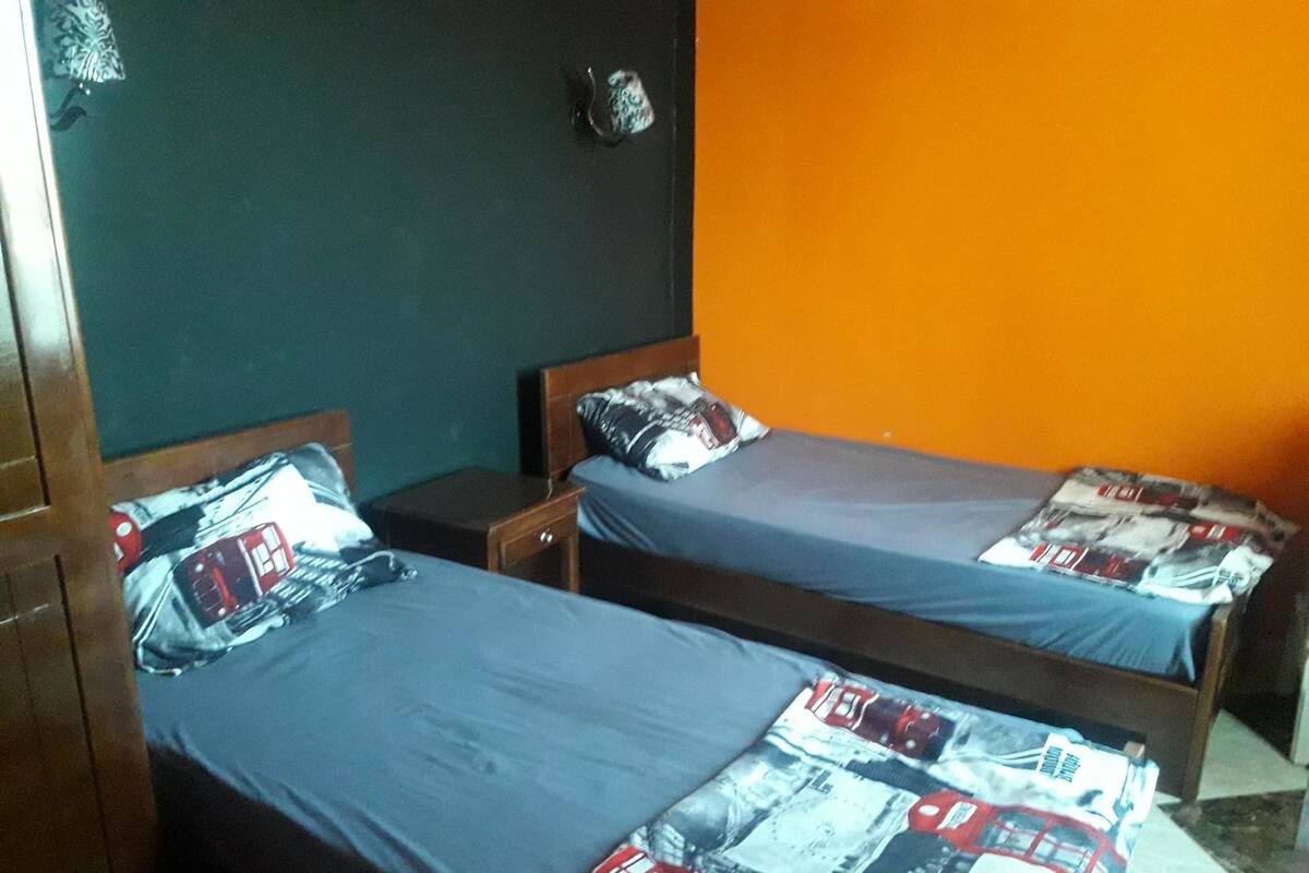 Twin Room, Non Smoking, City View | Minibar, desk, rollaway beds, bed sheets