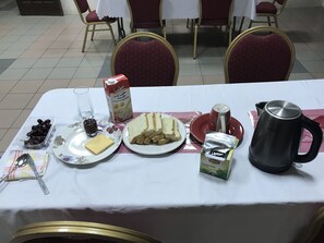 Déjeuner complet servi tous les jours en supplément