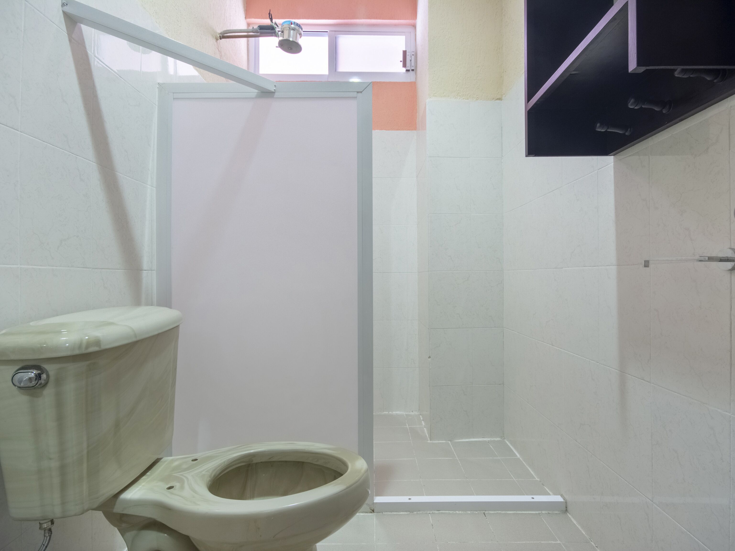 standard single room | bathroom | hair dryer, towels, soap, shampoo