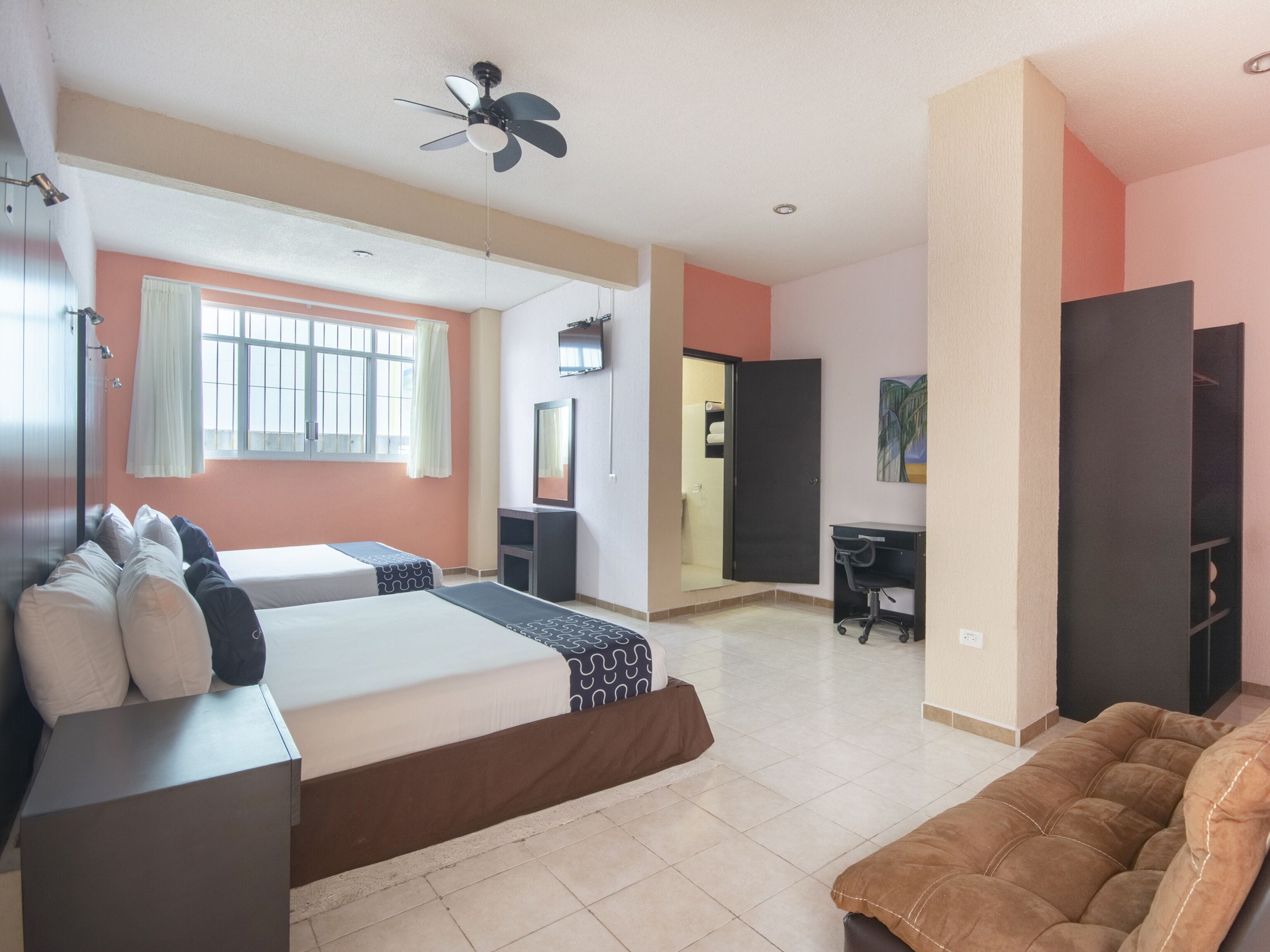 2 bedrooms, iron/ironing board, free wifi, bed sheets