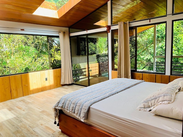 2 bedrooms, hypo-allergenic bedding, individually decorated - Epic Adventure Lodge (Sarapiquí)