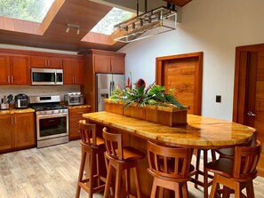 Deluxe House, 2 Bedrooms, Pool Access, Mountain View | Private kitchen