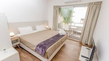 In-room safe, free WiFi, bed sheets