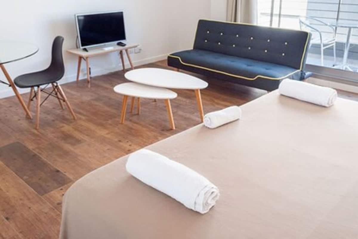 Studio (02) | In-room safe, WiFi (free), bed sheets