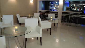 Bar (trong khuôn viên)