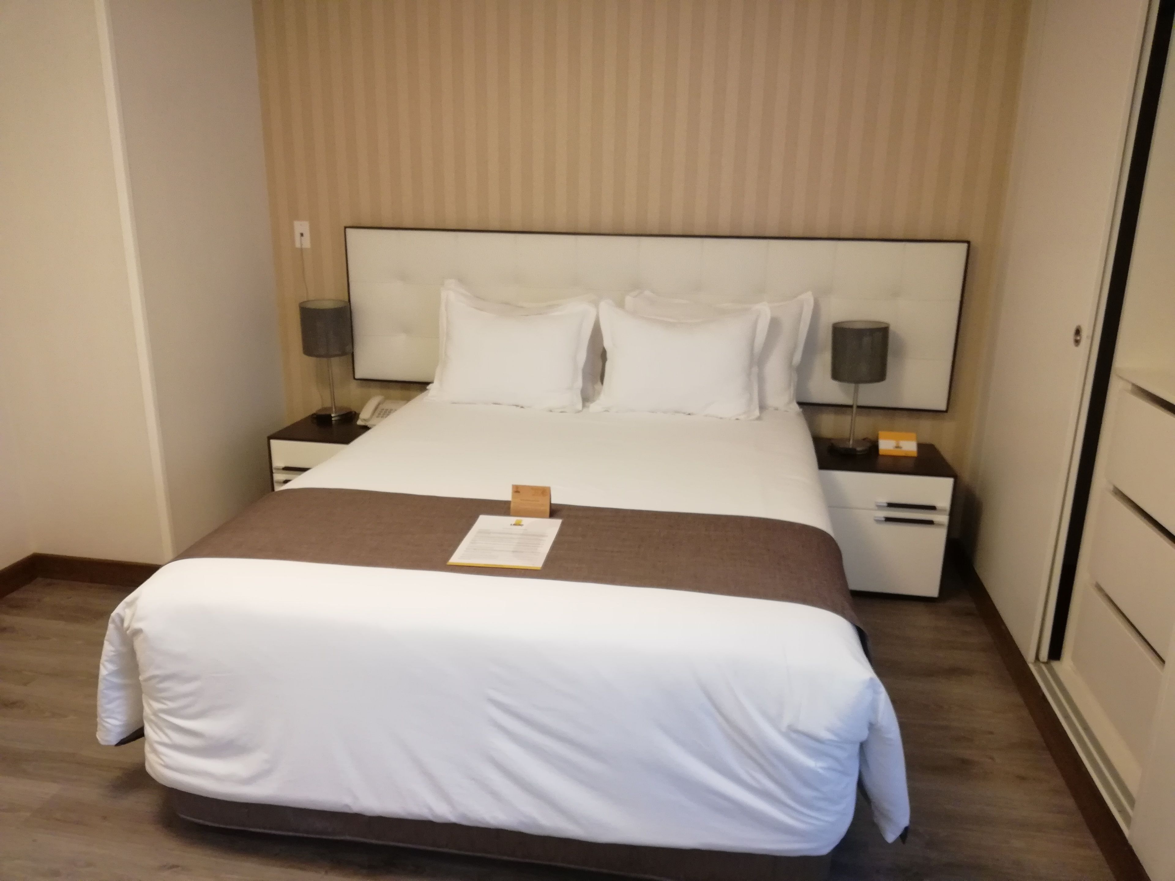 single room | premium bedding, minibar, in-room safe, desk