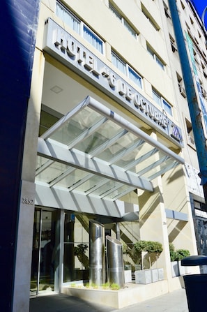 Front of property - Hotel 6 De Octubre (Buenos Aires)