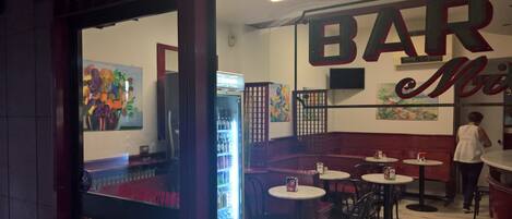 Bar (en la propiedad)