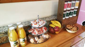 Sarapan ala kontinental setiap hari (EUR 6 per orang)