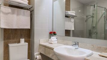 1 bedroom, free minibar, in-room safe, desk
