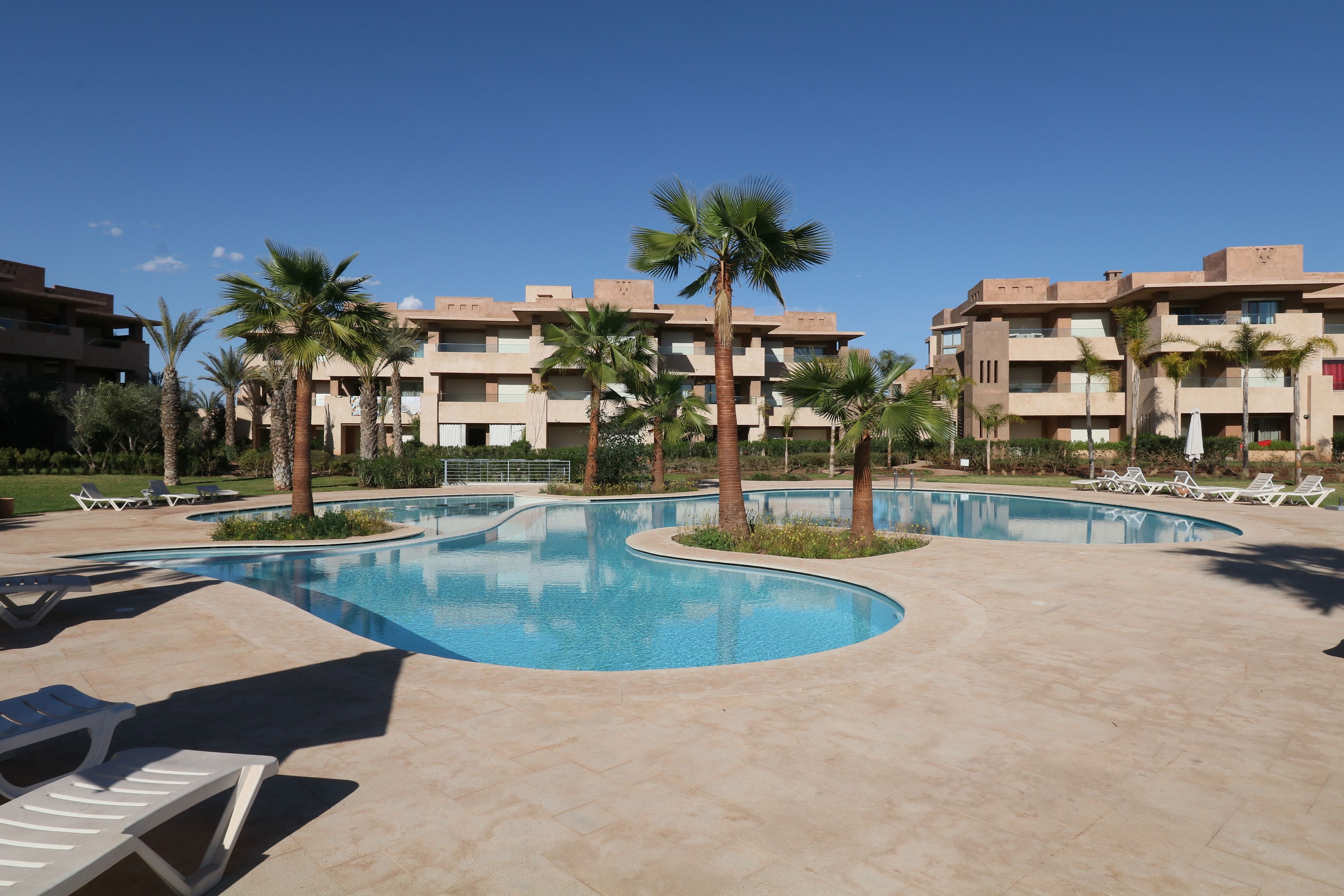 2 piscinas al aire libre