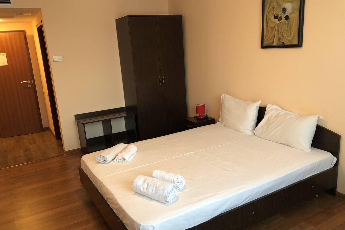 Classic Double Room | Desk, blackout curtains, iron/ironing board, free WiFi
