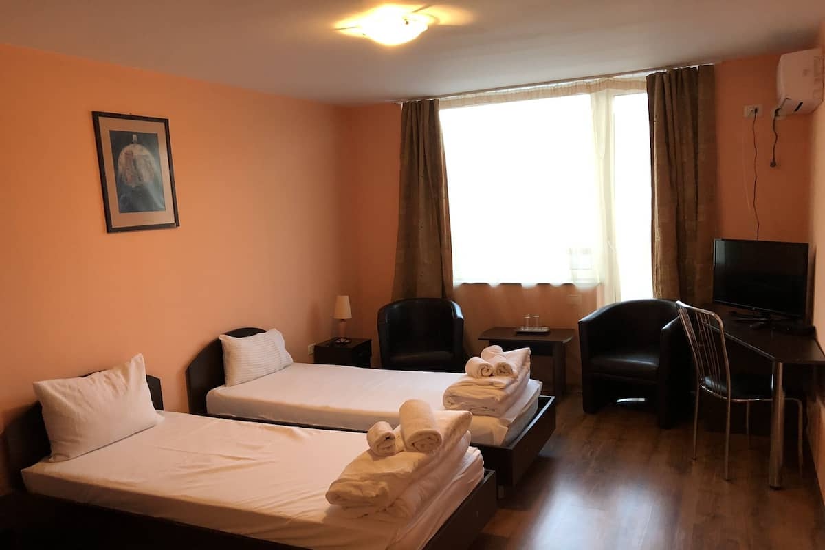 Classic Double or Twin Room | Desk, blackout curtains, iron/ironing board, free WiFi