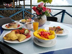 Café da manhã continental grátis todos os dias