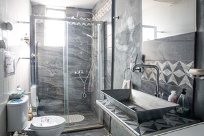 Ducha, cabezal de ducha tipo lluvia, artículos de tocador gratuitos