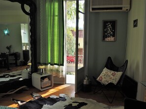 Egyptian cotton sheets, premium bedding, down comforters - Yhouse (Athens)