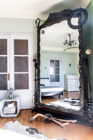 Egyptian cotton sheets, premium bedding, down comforters - Yhouse (Athens)