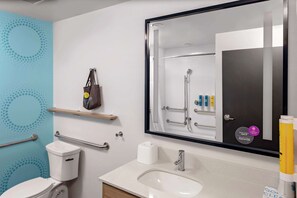 Douche, articles de toilette gratuits, sèche-cheveux