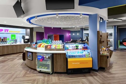 Tru by Hilton Gilbert