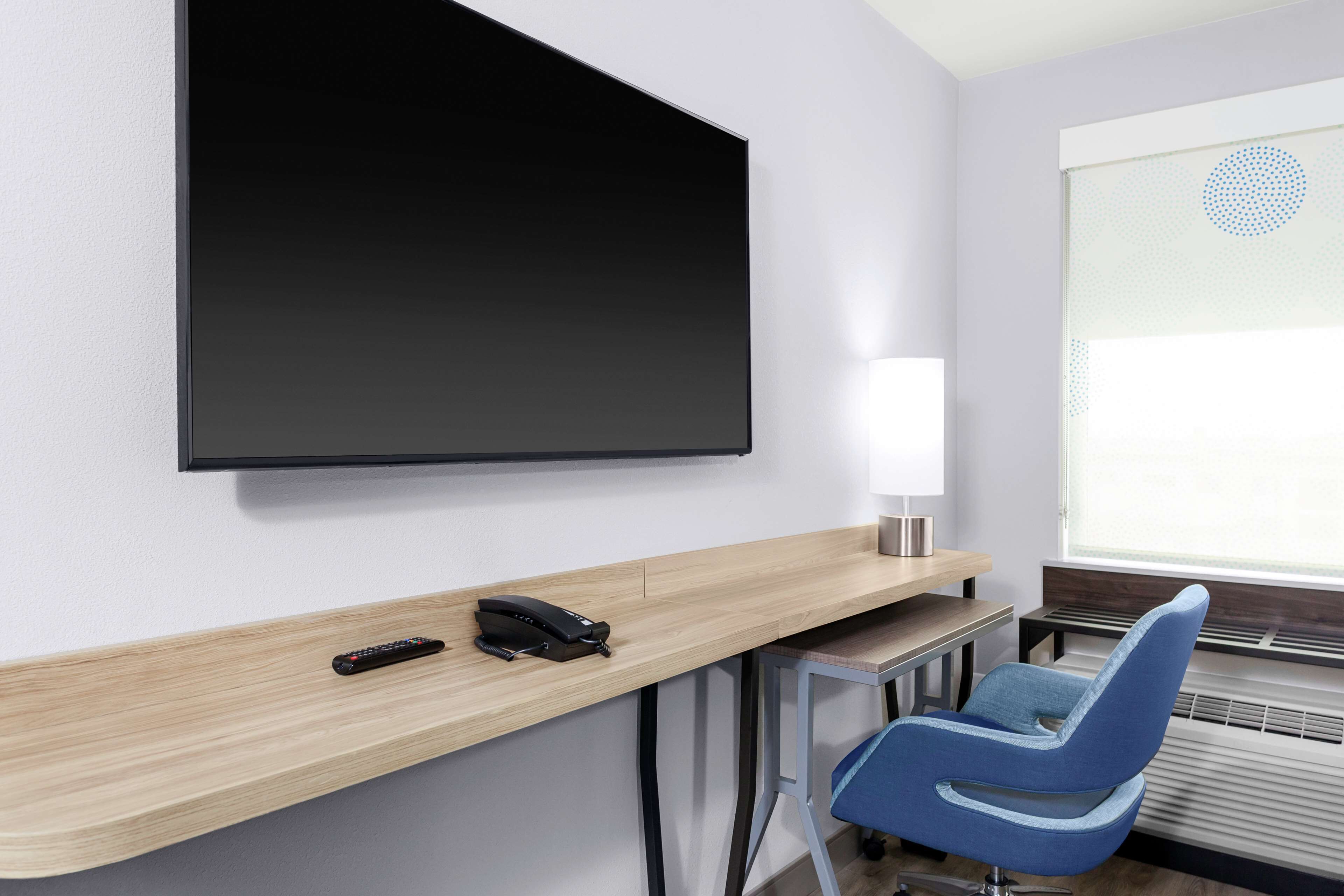 in-room safe, desk, laptop workspace, blackout curtains