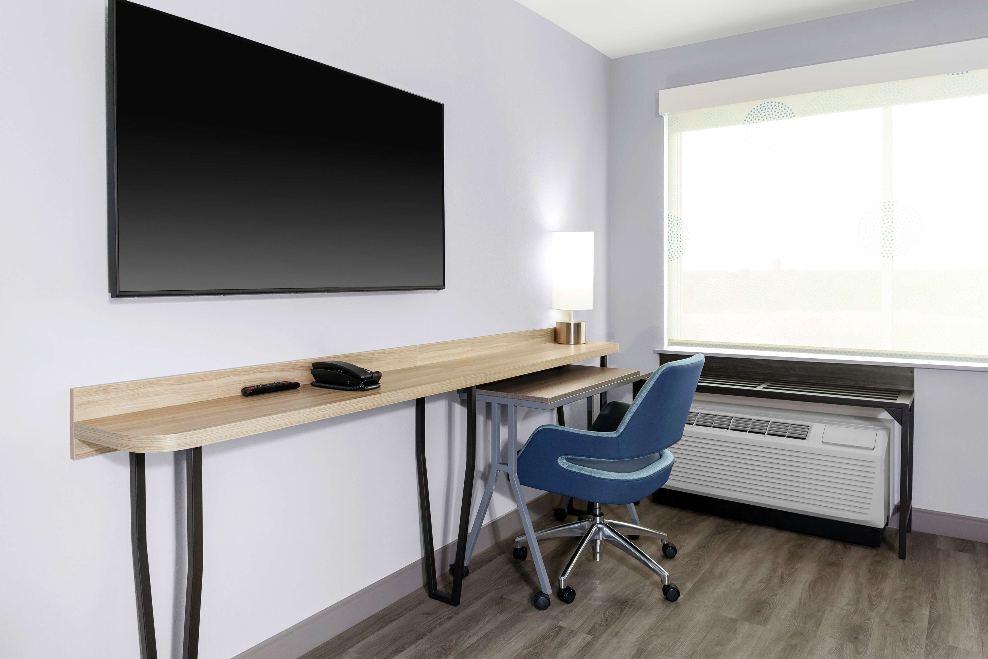 in-room safe, desk, laptop workspace, blackout curtains