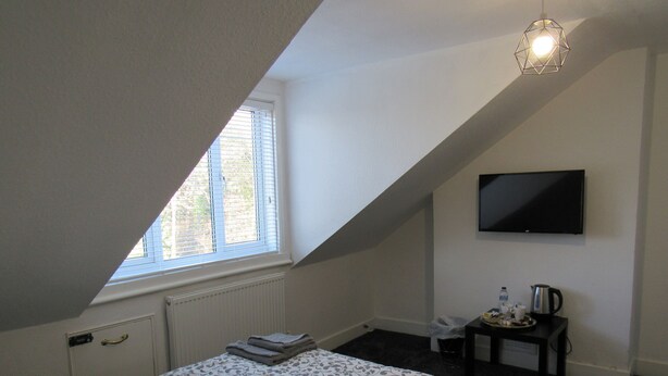 Comfort Double or Twin Room, Ensuite - Fifty (London)