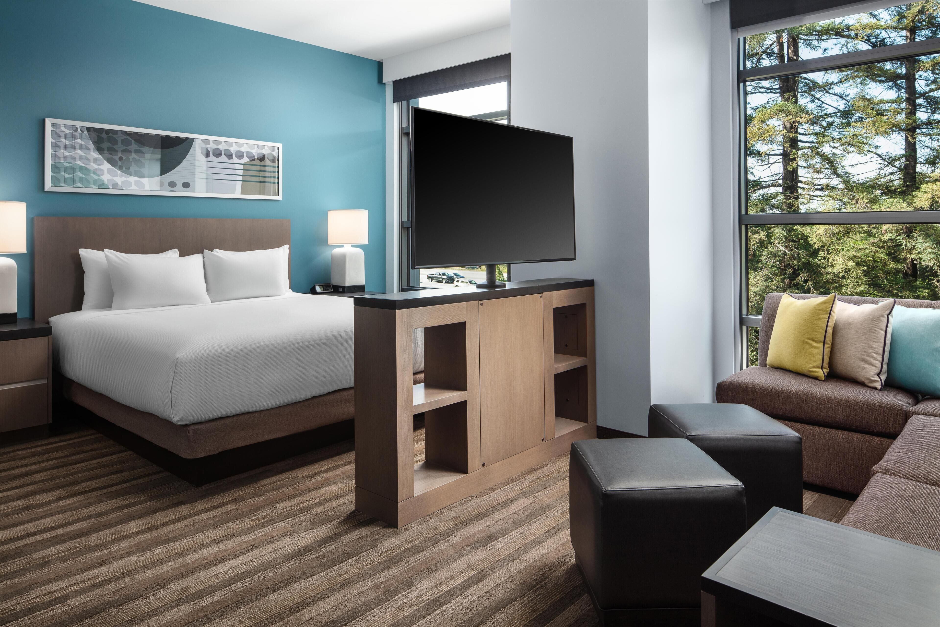 Premium bedding, in-room safe, desk, laptop workspace