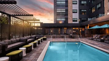 Kolam renang outdoor