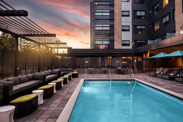 Outdoor pool - Hyatt House San Jose / Cupertino (Cupertino)