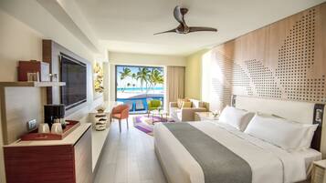 Junior Suite, 1 King Bed with Sofa bed, Oceanfront (Club, Swim Up) | Premium bedding, down comforters, pillowtop beds, free minibar