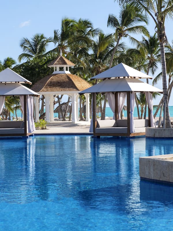 4 outdoor pools, open 9:00 AM to 7:00 PM, cabanas (surcharge)