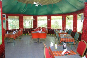 Restaurant - Osim Country Lodge (Ewaso Ngiro)