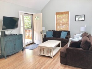 Flatskjerm-TV og DVD-spiller